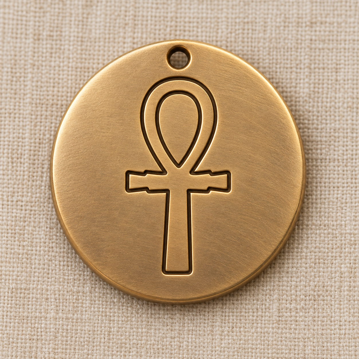 KI-generierte Materialansicht: Ankh in Bronze. Heutiger Amulettentwurf nach der belegten Zeichenform.